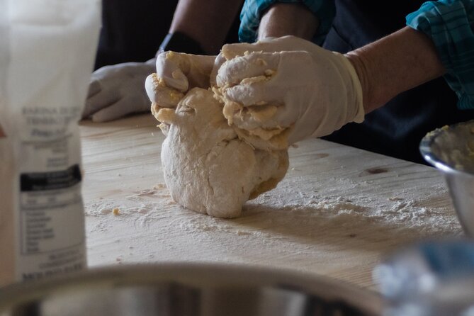 3-hour Tuscan Cooking Class with Wine & Oil Tasting - Key highlights at a glance