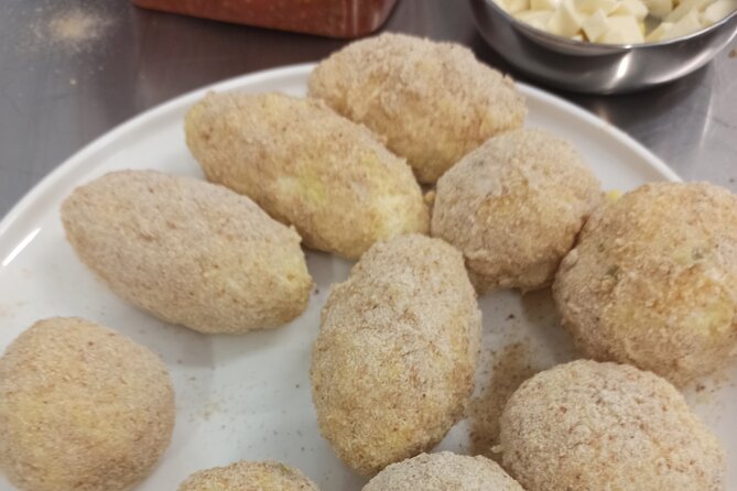 3 hours of cooking class on Sicilian Arancina and tasting - Meeting Graziella Gugliotta at 5 pm in Campofelice di Roccella