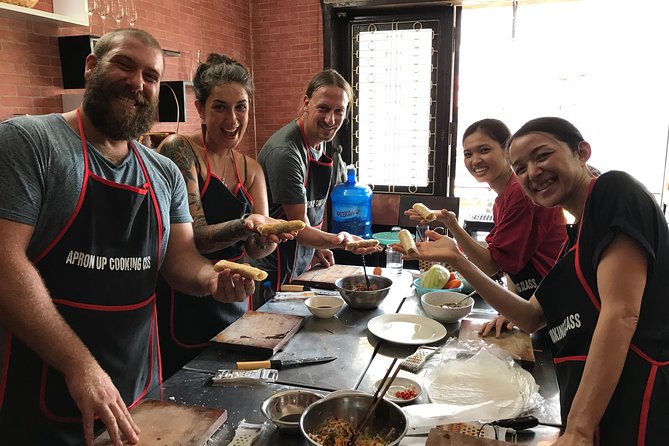 5 Traditional Dishes Hanoi Cooking Class with Market Trip - Pho bo: building the comfort bowl