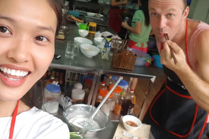 5 Traditional Dishes Hanoi Cooking Class with Market Trip - Hanoi’s biggest market trip: shopping like a cook