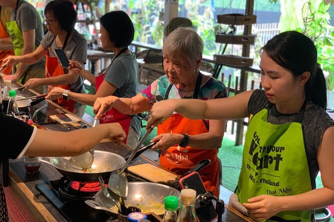 6-Hour Akha Tribe Culture and Cooking Class in Chiang Mai - Eating it all: how to approach the meal without getting overwhelmed
