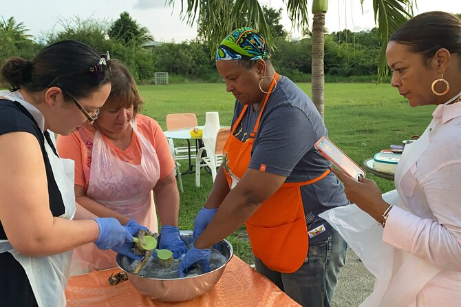 A Morning Cultural Experience Through Food Cooking Class St. Croix - Crabarama: choosing your crab and hearing the local crab story