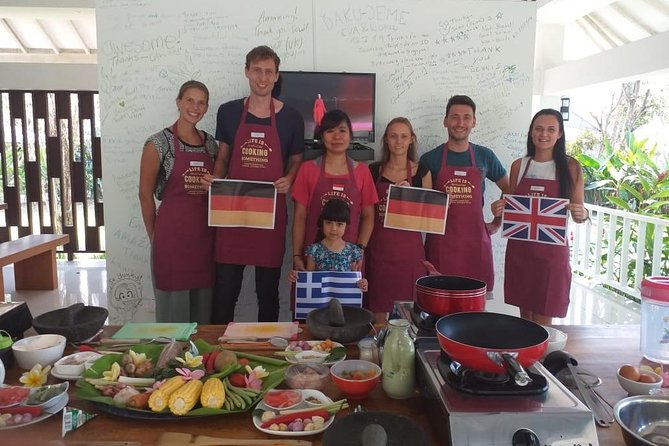 Anggrek Putih Lombok Cooking Class - Lunch you make: banana-leaf fish, curry, and vegetarian options