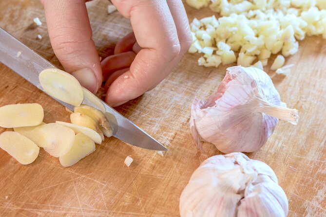 Asian Favorites Cooking Class in Hong Kong (4-Course Meal) - Course Three: Garlic Stir-Fry Choy Sum with Local Green Leaves