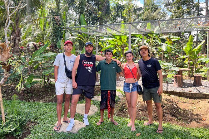 Authentic Balinese Cooking Class in Ubud - How the cooking lesson actually works: lesung, pastes, and banana leaves