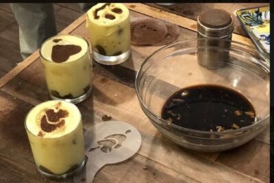 Authentic Pasta and Tiramisù cooking class at spanish steps - Arriving at Spanish Steps (Piazza di Spagna) and Getting Ready