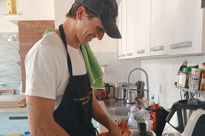 Authentic Sicilian Cooking Class in Palermo - Lunch experience: welcome drinks, family-style eating, and timing