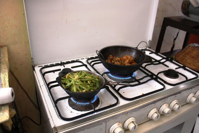 Authentic Sinhalese Cooking Class in Colombo with a Local Family - A Colombo cooking class that feels like a visit, not a show