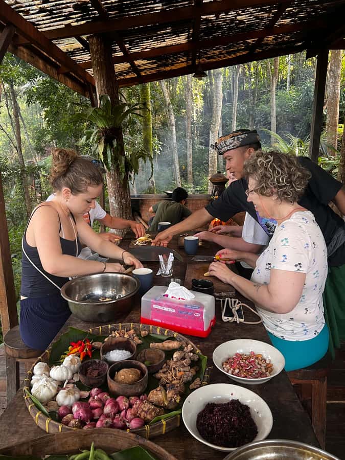 Bali: Cooking Class with 5 Balinese Dishes - Cooking in the Woods with Real Fire: The Sensory Part