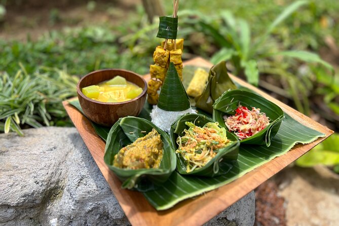 Balinese Authentic Cooking Class in Ubud - Visiting a Balinese House Compound: A Quick Lesson in Daily Life