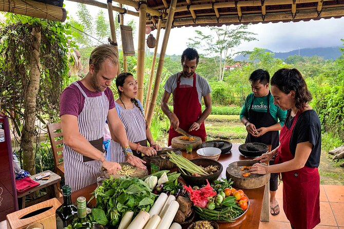 Balinese Vegan Cooking Class with Fresh Harvesting & Garden Tour - Building a 4-course vegan menu (and why it avoids the usual pitfalls)