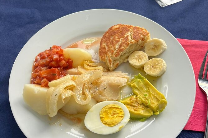 Bermudian Cooking Class" and Walking Shared Tour - Devonshire Parish walking tour: white rooftops and stories that make it click