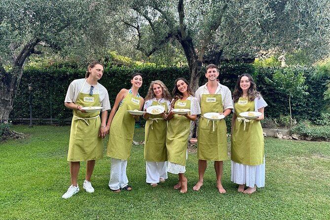 Bruschetta, Fettuccine, Gnocchi, Tiramisu Cooking Class - Wine, pace, and group size: how the evening stays comfortable