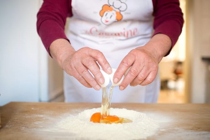 Cesarine: Cooking Class with tasting at Local's Home in Florence - Souvenirs you’ll actually use: apron and shopping bags