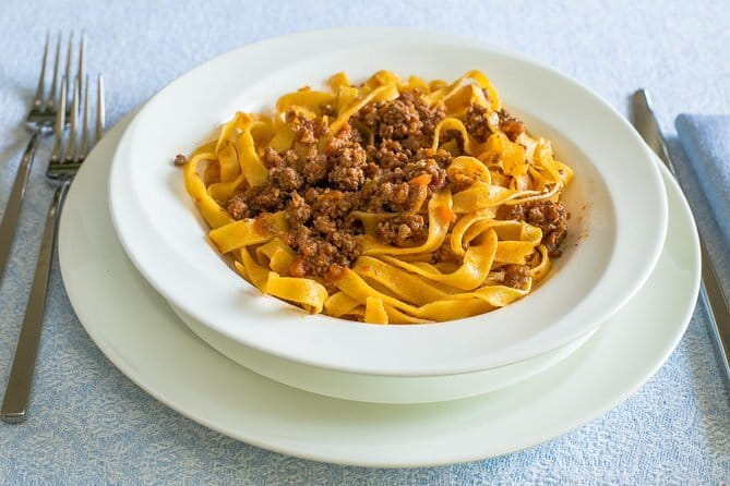 Cesarine: Cooking Class with tasting at Local's Home in Florence - Meeting your host and settling into the class rhythm