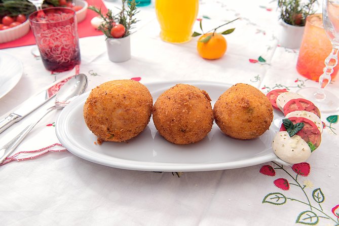 Cesarine: Home Cooking Class & Meal with a Local in Catania - Dessert in Sicily: cannoli, cassata, and the classics