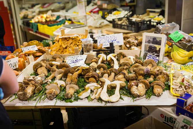 Cesarine: Market Tour & Cooking Class at Local's Home in Turin - 10:00 Market Time: Finding Turin’s Produce Before You Cook