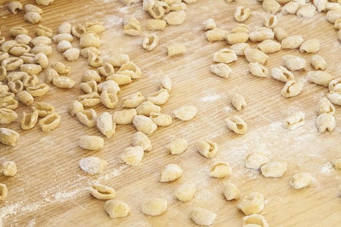 Cesarine: Market Tour & Home Cooking Class in Bari - Market Walk in Bari: What You’ll Be Picking Out