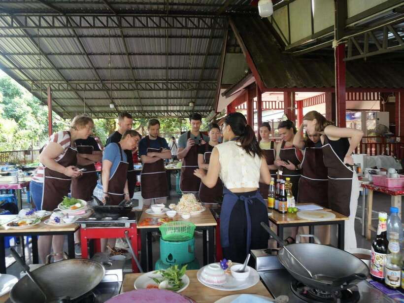 Chiang Mai: Half Day Cooking Class at Organic Farm - Your station, your pace: how the class keeps it hands-on
