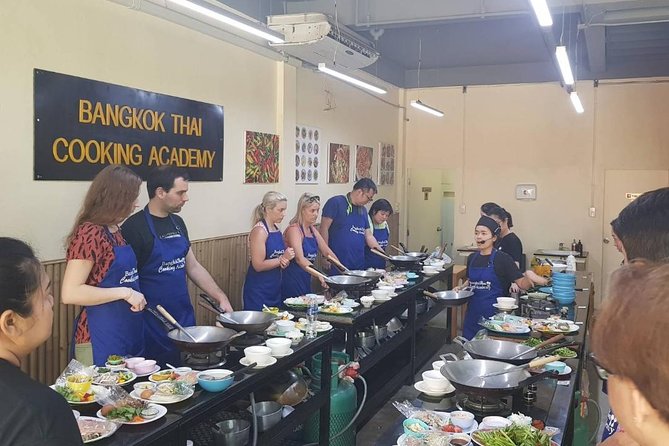 Choose 5 Dishes: Half-Day Cooking Class in Sukhumvit with Market Tour - Getting to the Class the Easy Way: On Nut BTS to a Real Market