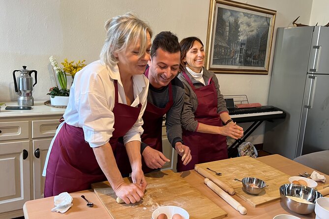 Como cooking class - Pasta and Tiramisu - The first hour vibe: Prosecco, pasta dough, and real technique