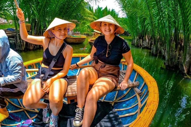 Cooking Class and Coconut Basket Boat Ride by Hangcoconut - The market stop: picking ingredients like a local cook