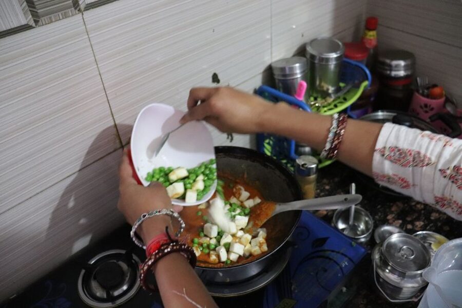 Cooking class and dinner with Rekha family with full meals - Henna Mehendi and Dressing Up: Optional Fun That’s Still Part of the Experience