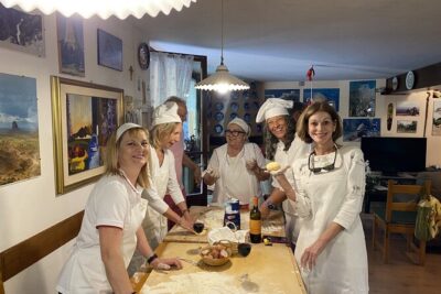Cooking class Cortona - Getting to the cooking kitchen: Piazza Garibaldi to Val di Chiana
