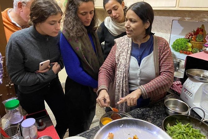 Cooking Class in Jaipur – Family Experience with Meal & Transport - The 2-hour flow: from prepping to sitting down