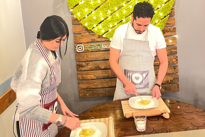 Cooking Class in Rome: Make Fettucine & Tiramisù with Chef Paolo - Small-group coaching: how the class keeps you from messing up