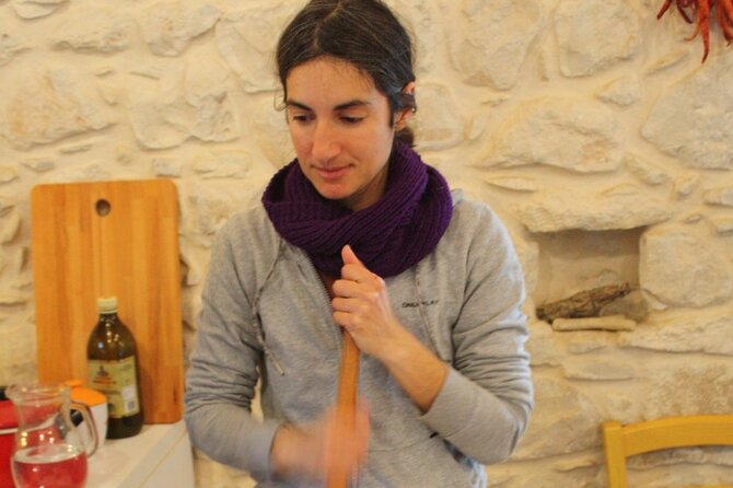 Cooking class in the countryside with Simona - The ingredient walk: garden tomatoes and wild winter greens