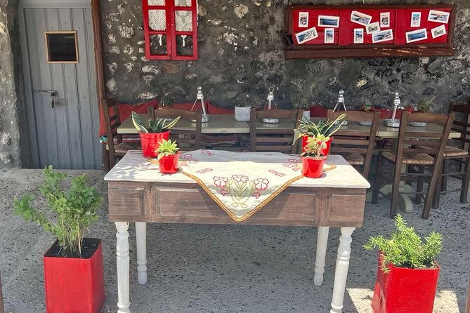 Cooking Class in Traditional cave house in Santorini! - How Alexandra and Eleanor shape the experience