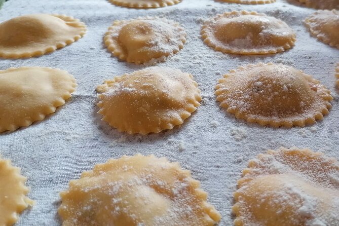 Cooking Class in your accommodation: Fresh handmade pasta - Sauces and dressing: the real flavor lesson