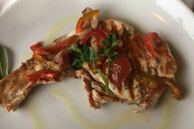 Cooking class: "Traditional dishes of the Mediterranean Diet" - Lunch at the table with Chef Raffaella and wine