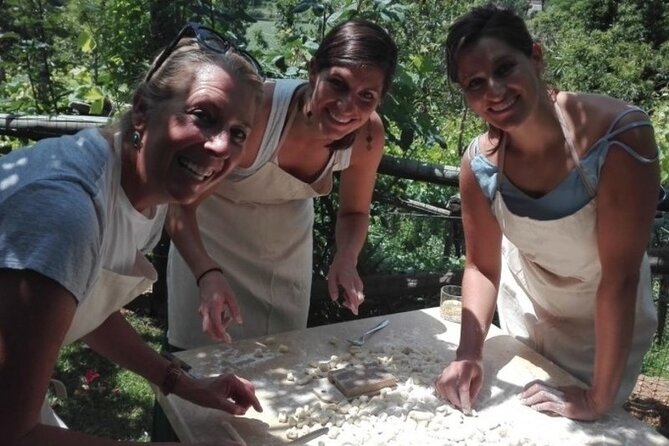 Cooking class: "Traditional dishes of the Mediterranean Diet" - The garden walk with Aniello and the whole point of collecting