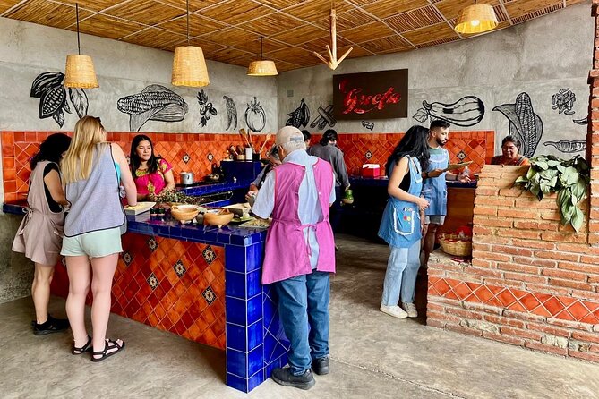 Cooking class with a traditional Oaxacan cook - Hot chocolate first: warming up the Oaxaca flavor system