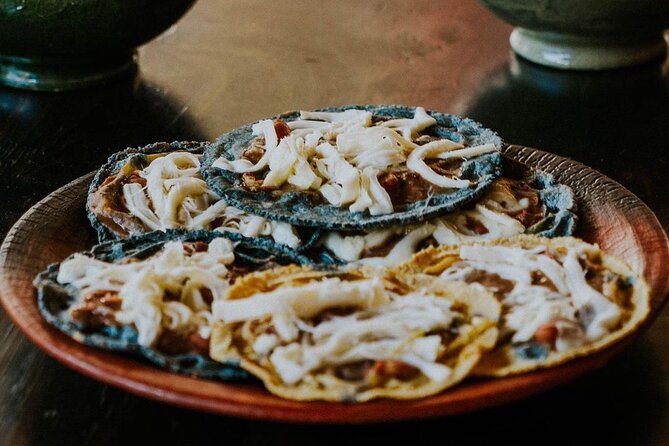 Cooking class with a traditional Oaxacan cook - Mole cooking in clay pots: the real Oaxaca craft