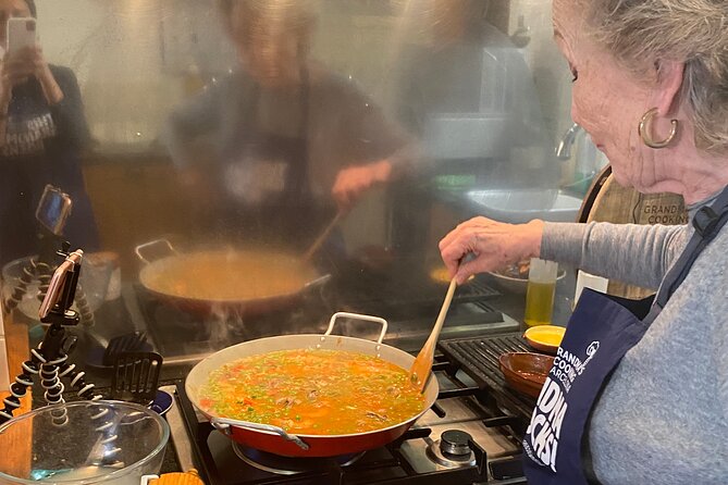 Cooking Class with Grandma. Groups & Corprative - Why a Grandma-led kitchen lesson works so well in Barcelona