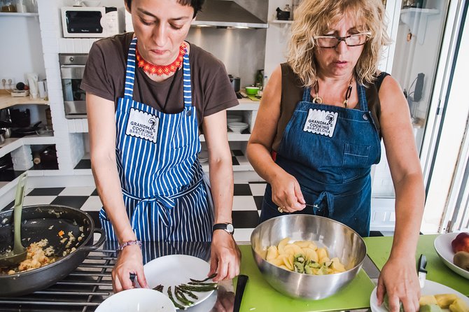 Cooking Class with Grandma. Groups & Corprative - The group meal and the toast honoring Grandma’s teachings
