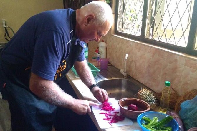 cooking lesson - Market time: choosing spices, vegetables, and optional fish or meat