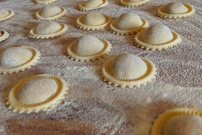 Cooking with us: Pasta Cooking Class in Alicante - Getting There: 7:30 pm Meet-Up on Calle Teniente Durán