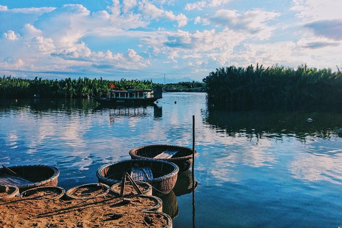 Countryside bike tour, basket boat and cooking class - Bay Mau Coconut Village: basket boat riding and crab fishing