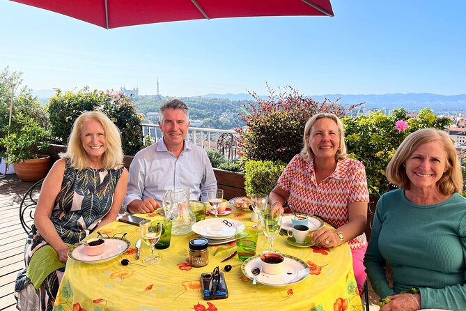 Croix Rousse Market & Rooftop Cooking Class in Lyon - Where you meet and how the timing feels
