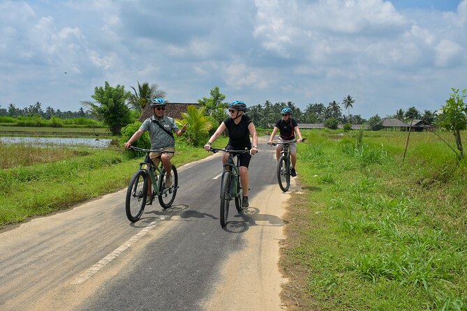 Cycling and Cooking Class in Ubud - Coffee in a family compound: a calm pause before the kitchen