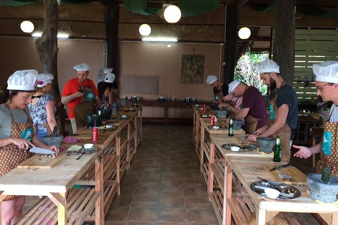 Dinner Cooking Class with Thai Master Chef at Sukho Cuisine Koh Lanta - The chef factor: teaching that keeps the evening lively