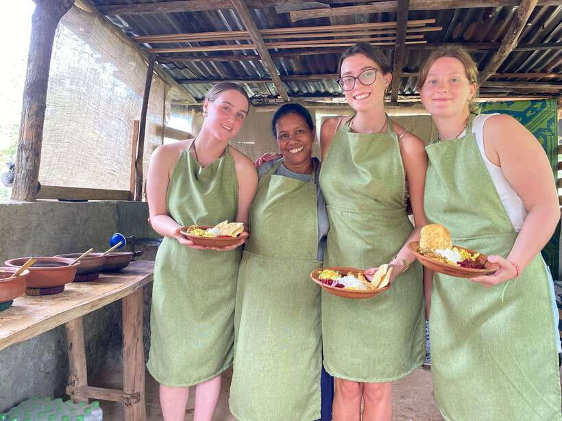 Ella Sri Lanka : Mom's Kitchen Cooking class - Outdoor kitchen setup: fun, smells, and a small weather reality