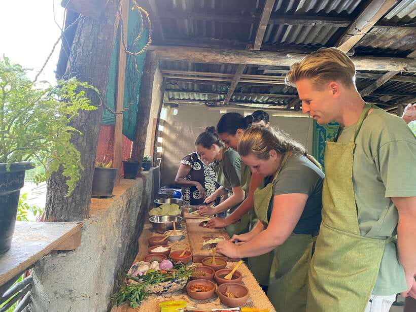 Ella Sri Lanka : Mom's Kitchen Cooking class - Using fewer ingredients the Sri Lankan way
