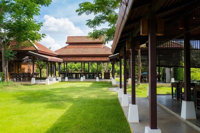 Evening Cooking Class in Traditional Pavilion with Beautiful Garden - Chiang Mai - Tha Phae Gate to the Farm: How the Evening Gets Rolling
