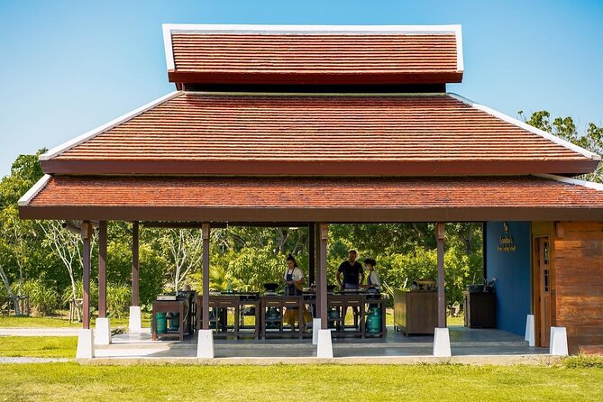 Evening Cooking Class in Traditional Pavilion with Beautiful Garden - Chiang Mai - Your 4-Dish Thai Dinner: Soup, Stir-Fry, Curry, Dessert