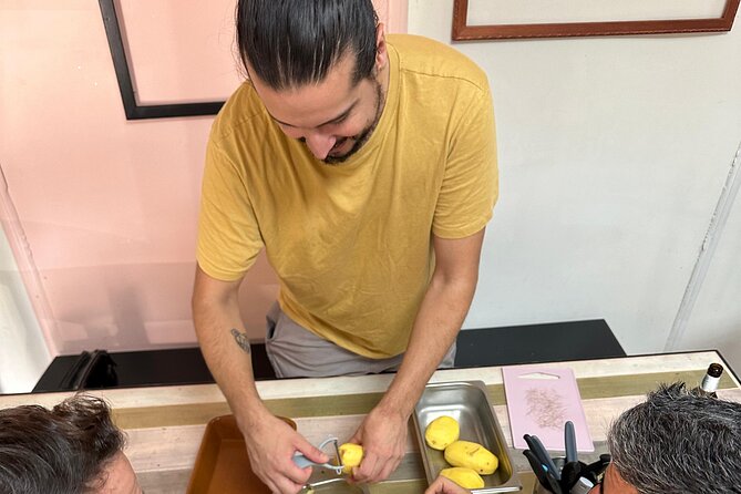 Evening Spanish Tapas Cooking Class with Live Guitar Music - How the class runs: small-group teaching in real time